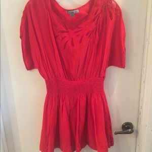 ☃️❄️ EUC gorgeous Forever 21 Embroidered Red Tunic
